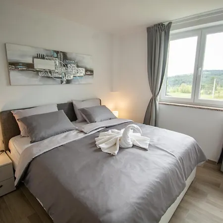 Počitniška hiša House Oljka *